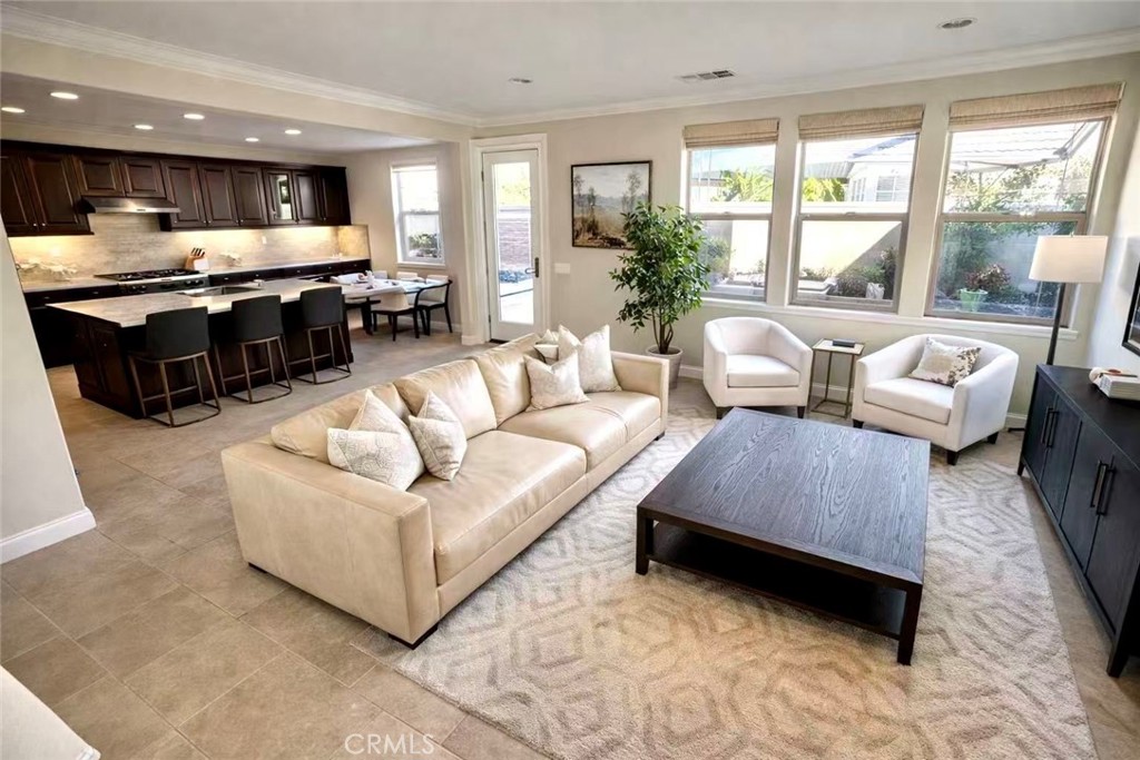 123 Willowbend Irvine, CA 92612 - Photo 5 of 27