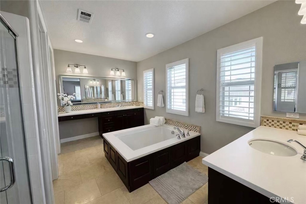 123 Willowbend Irvine, CA 92612 - Photo 10 of 27