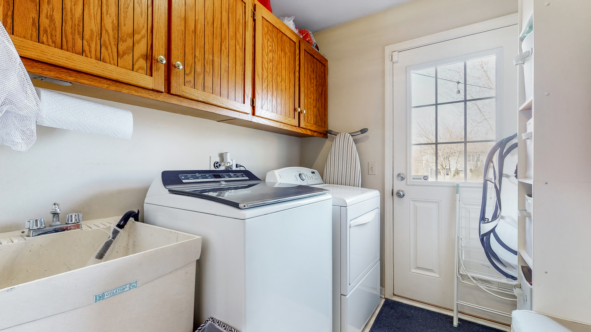 821 South River Road Naperville, IL 60540 - Photo 15 of 32 a utility room with dryer and washer