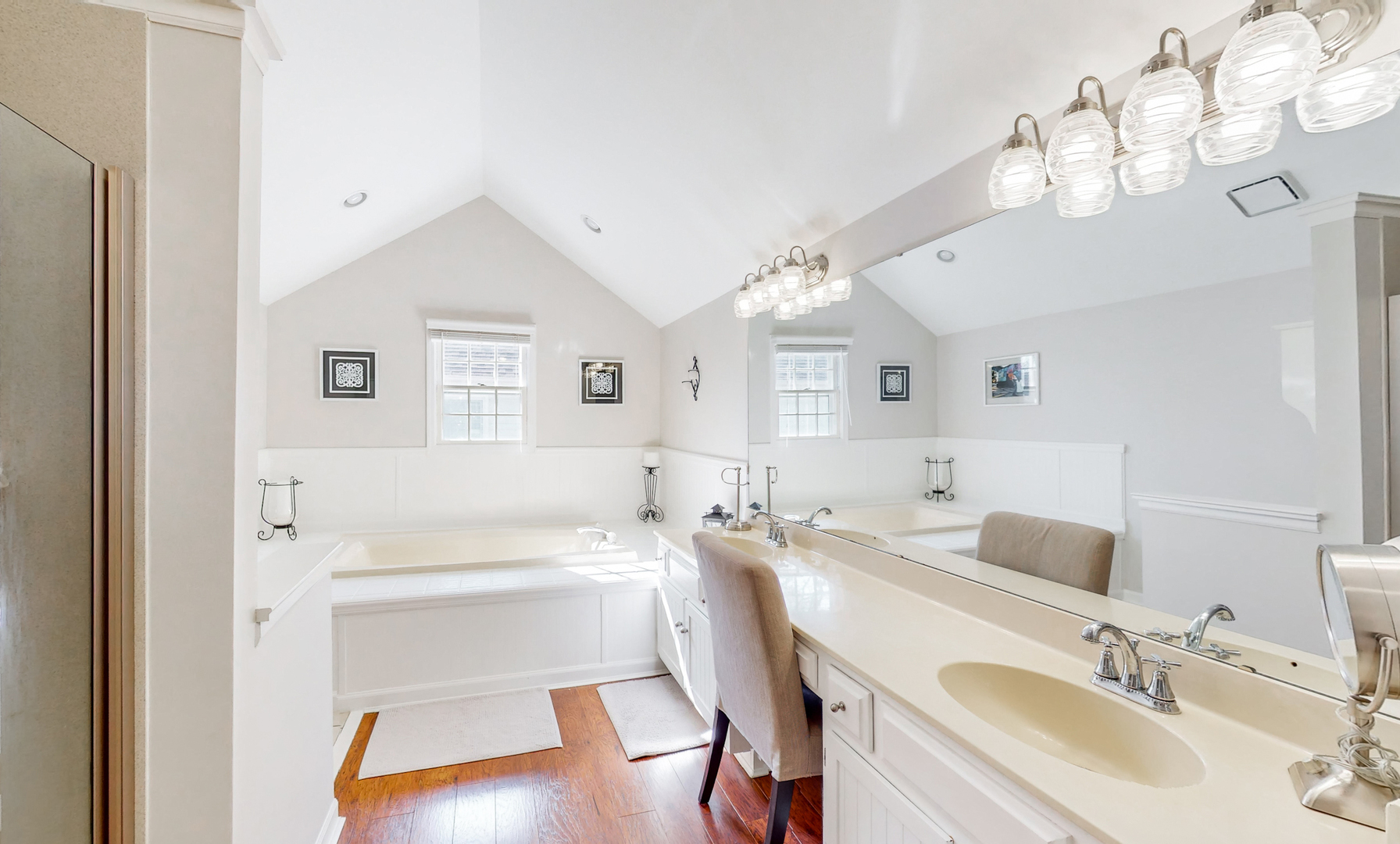 821 South River Road Naperville, IL 60540 - Photo 19 of 32 a bathroom with a sink a tub and a mirror
