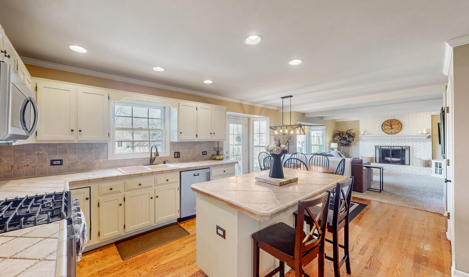 821 South River Road Naperville, IL 60540 - Photo 8 of 32 a large kitchen with a table and chairs