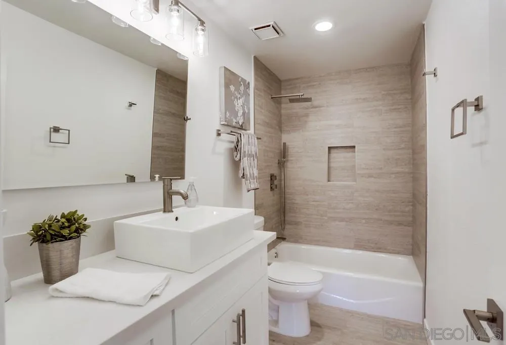 916 Alyssum Road Carlsbad, CA 92011 - Photo 36 of 42 a bathroom with a sink a toilet and a bathtub