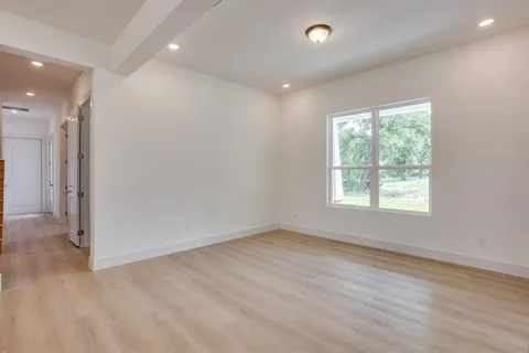 $650,000 | 247 Silver Lakes Drive, Sunset, TX 76270