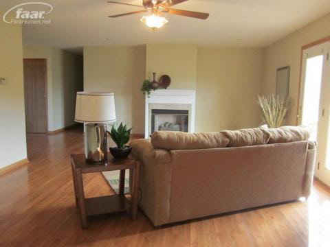 5313 West Carpenter Road Flint, MI 48504 - Photo 5 of 29 20227938-4.JPG