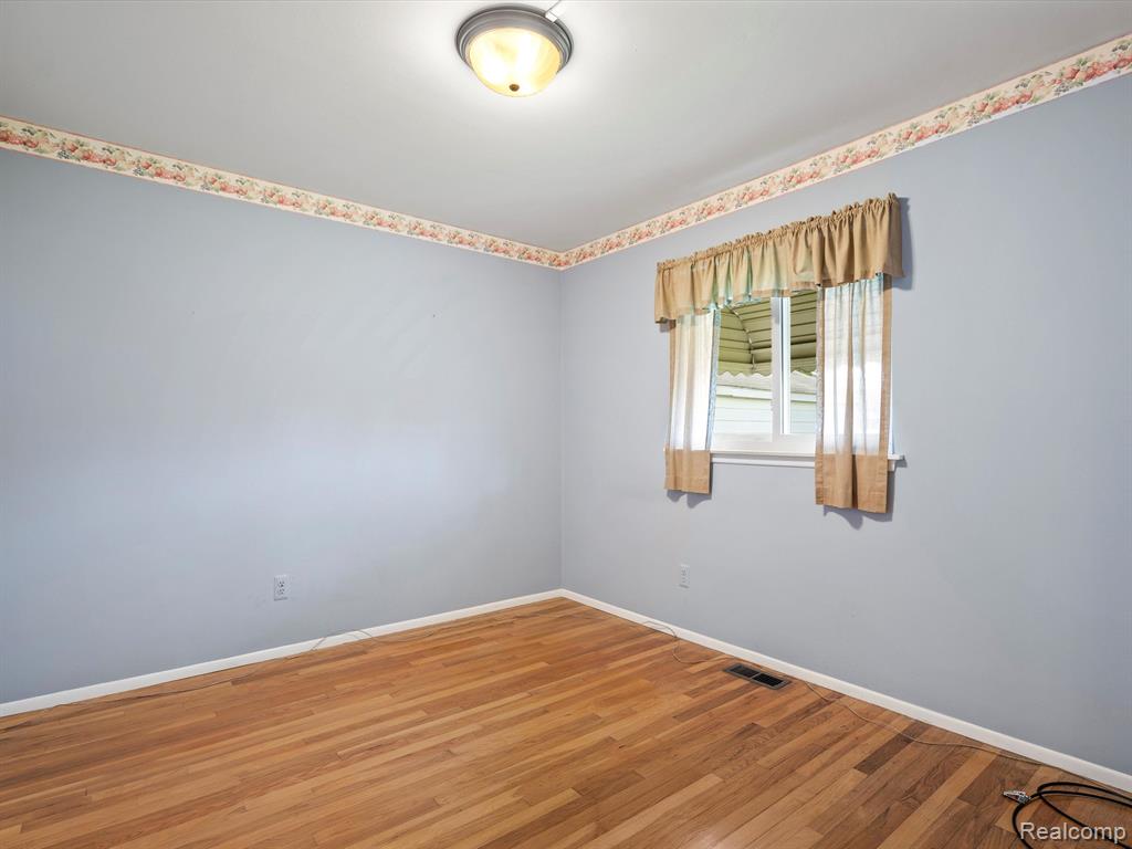 32427 Hayes Road Warren, MI 48088 - Photo 11 of 22 Gallery Image 11