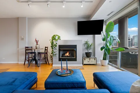 $300,000 | 950 West Erie Street, Unit 602, Chicago, IL 60642