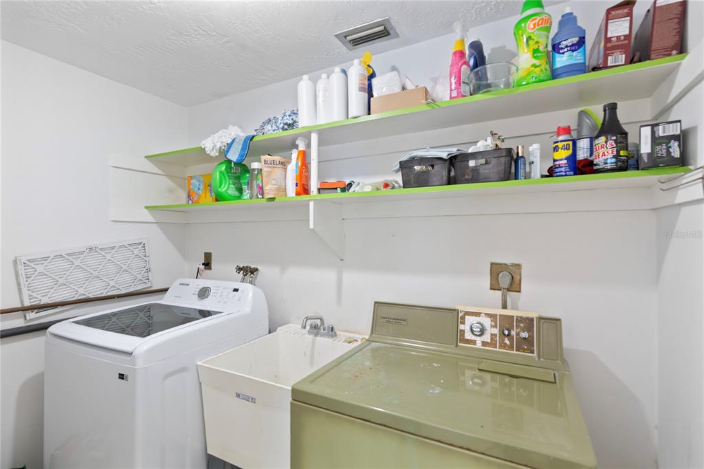 3409 Springfield Drive Holiday, FL 34691 - Photo 21 of 37 a utility room with dryer and washer