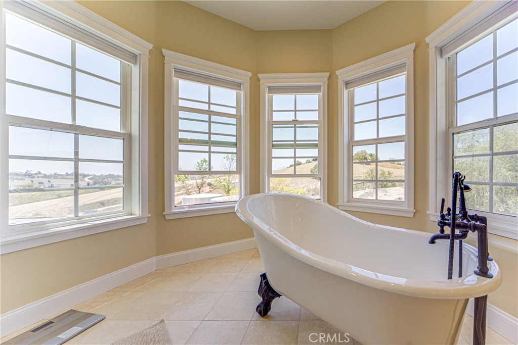 39911 Green Meadow Road Temecula, CA 92592 - Photo 23 of 75 Master bathroom