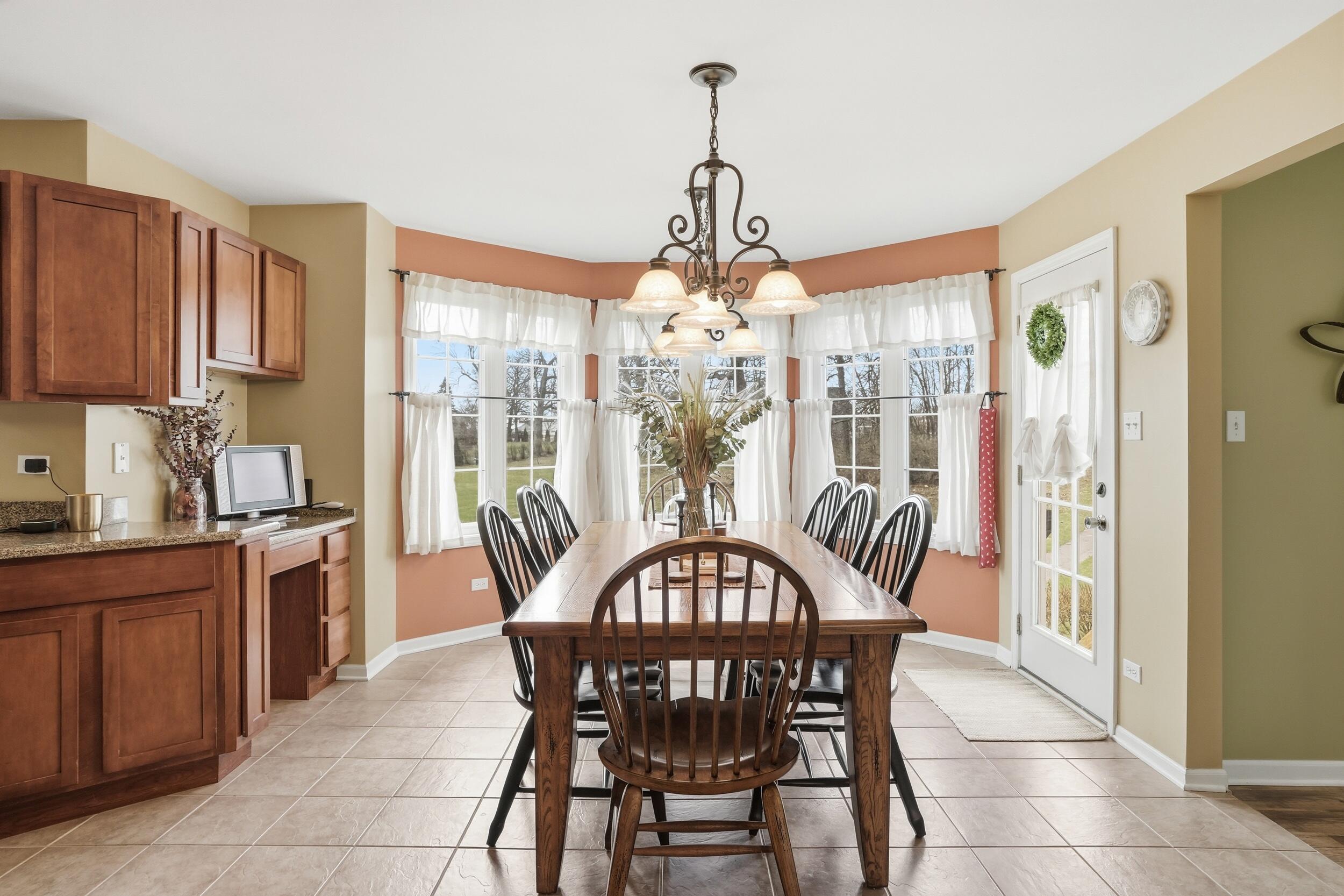 2219 Forest View Lane Lowell, IN 46356 - Photo 11 of 37 2500x1666