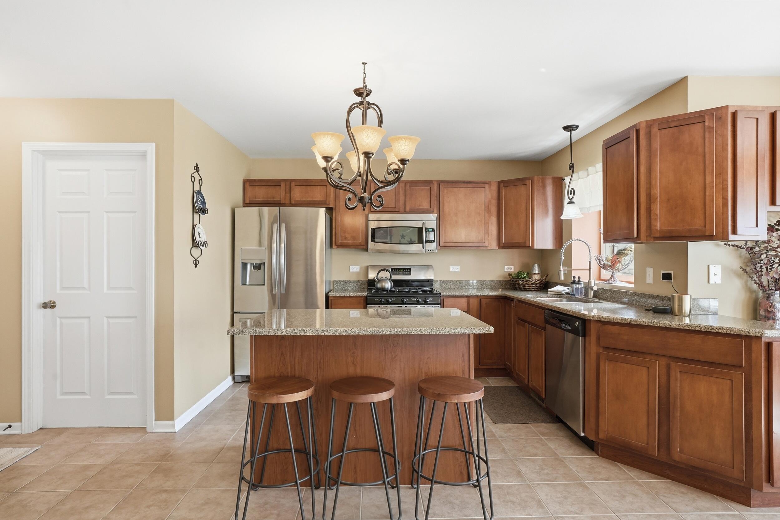 2219 Forest View Lane Lowell, IN 46356 - Photo 13 of 37 2500x1667