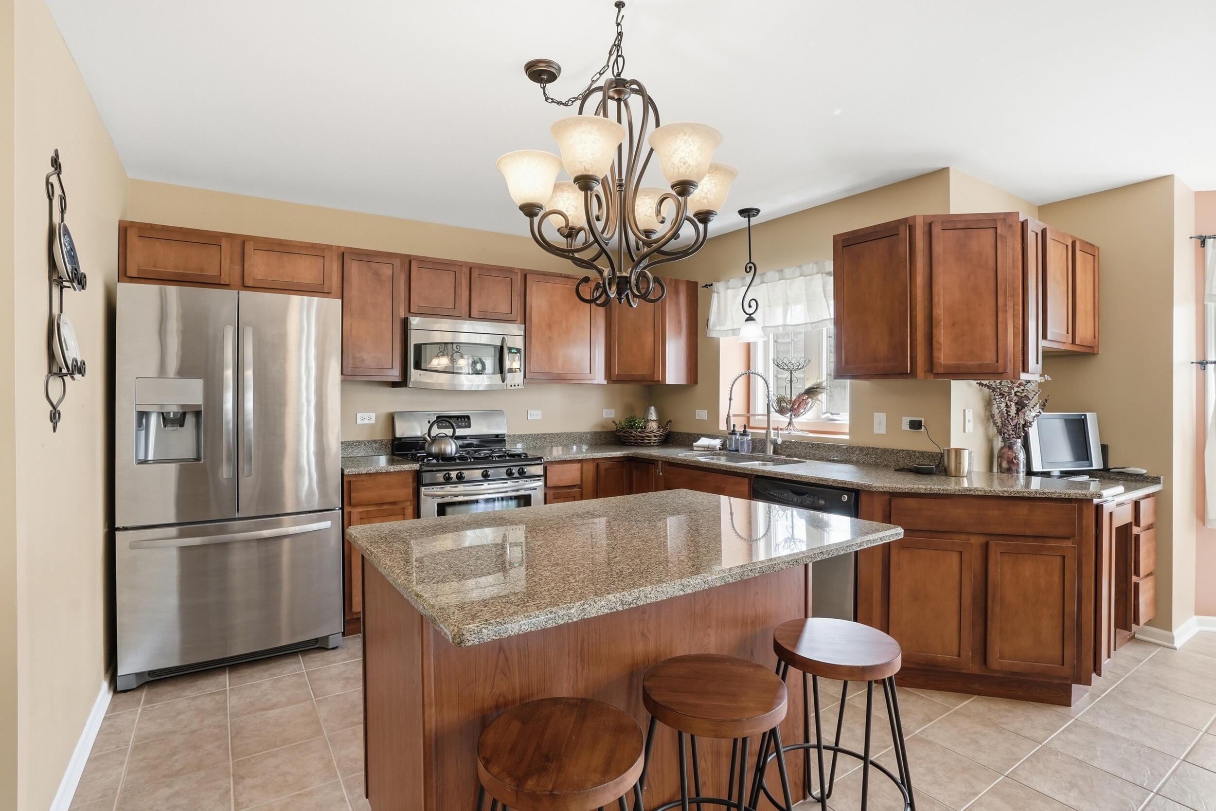 2219 Forest View Lane Lowell, IN 46356 - Photo 14 of 37 2500x1667