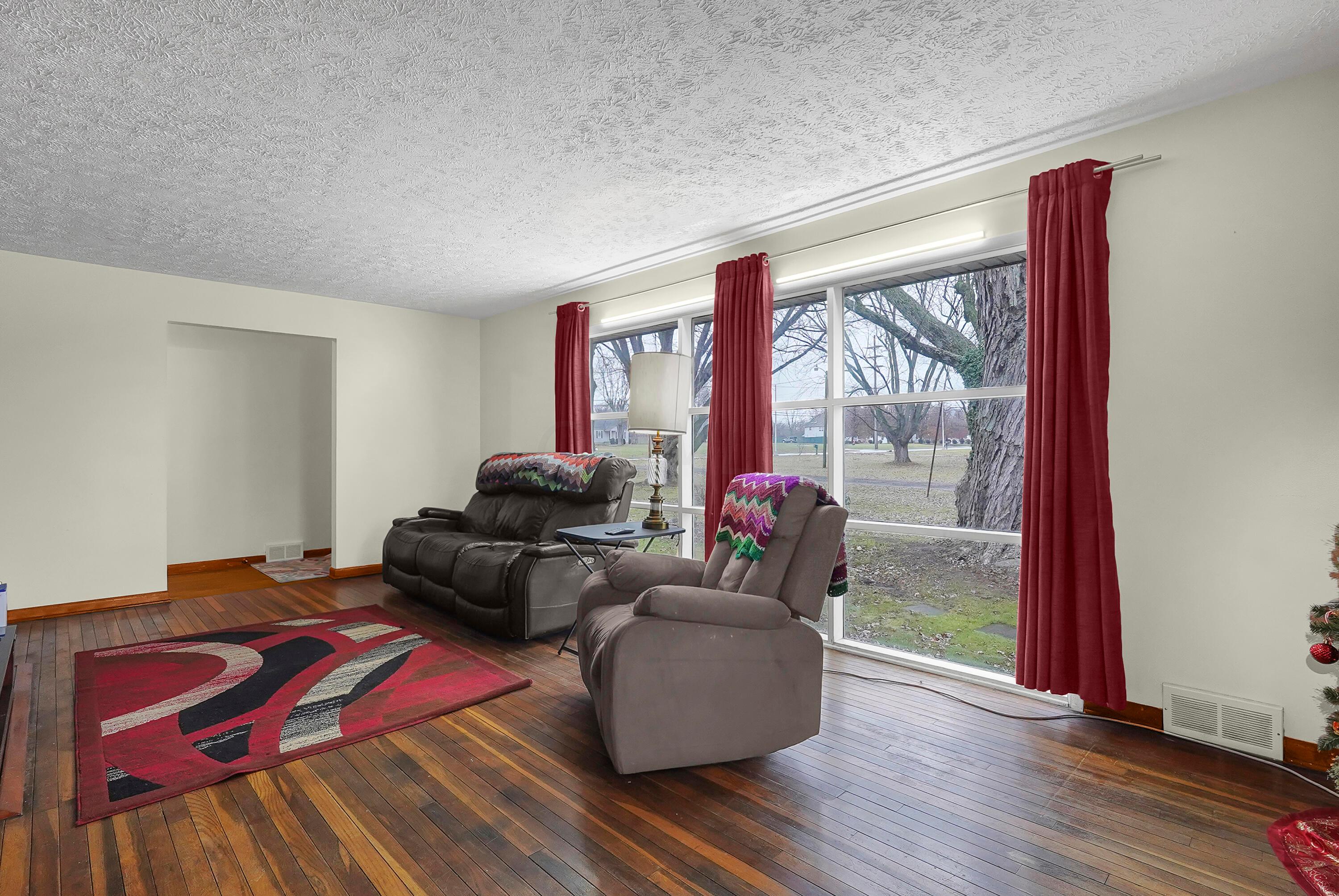 2909 Clime Road Columbus, OH 43223 - Photo 12 of 41 Living Room