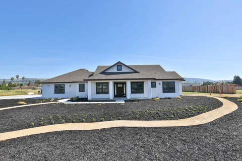 $2,198,000 | 920 East Middle Avenue, San Martin, CA 95046