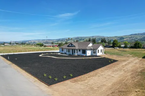 $2,198,000 | 920 East Middle Avenue, San Martin, CA 95046