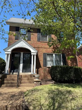 $2,050 | 7343 Lindell Boulevard, University City, MO 63130
