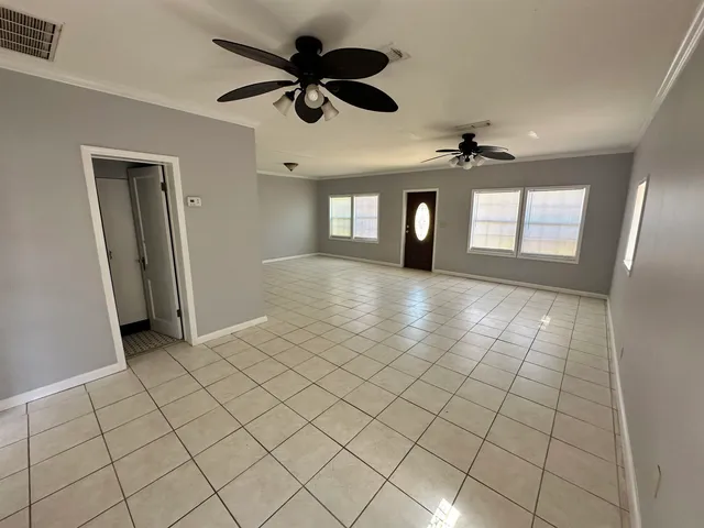 $1,600 | 4024 North Monroe Street, Tallahassee, FL 32303