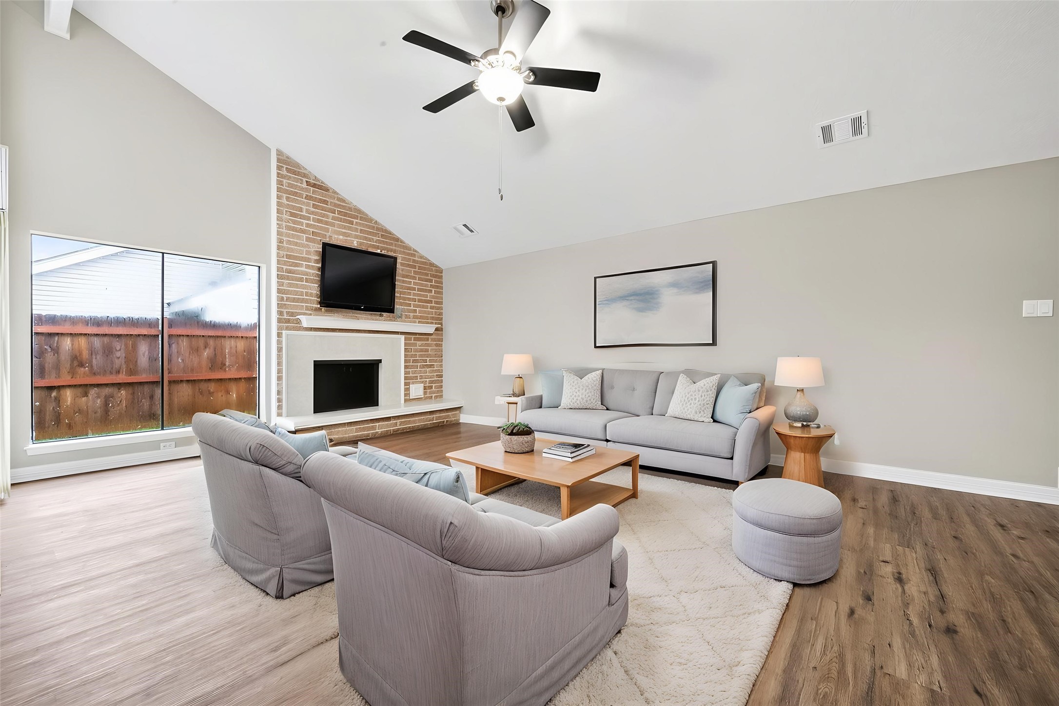 6122 Sanford Road Houston, TX 77096 - Photo 8 of 49 Photo has been virtually staged