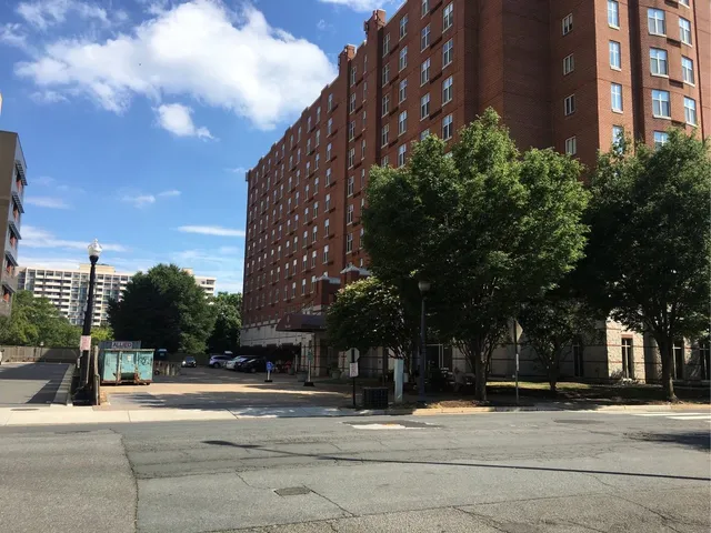 $1,450 | 4300 North Carlin Springs Road, Arlington, VA 22203