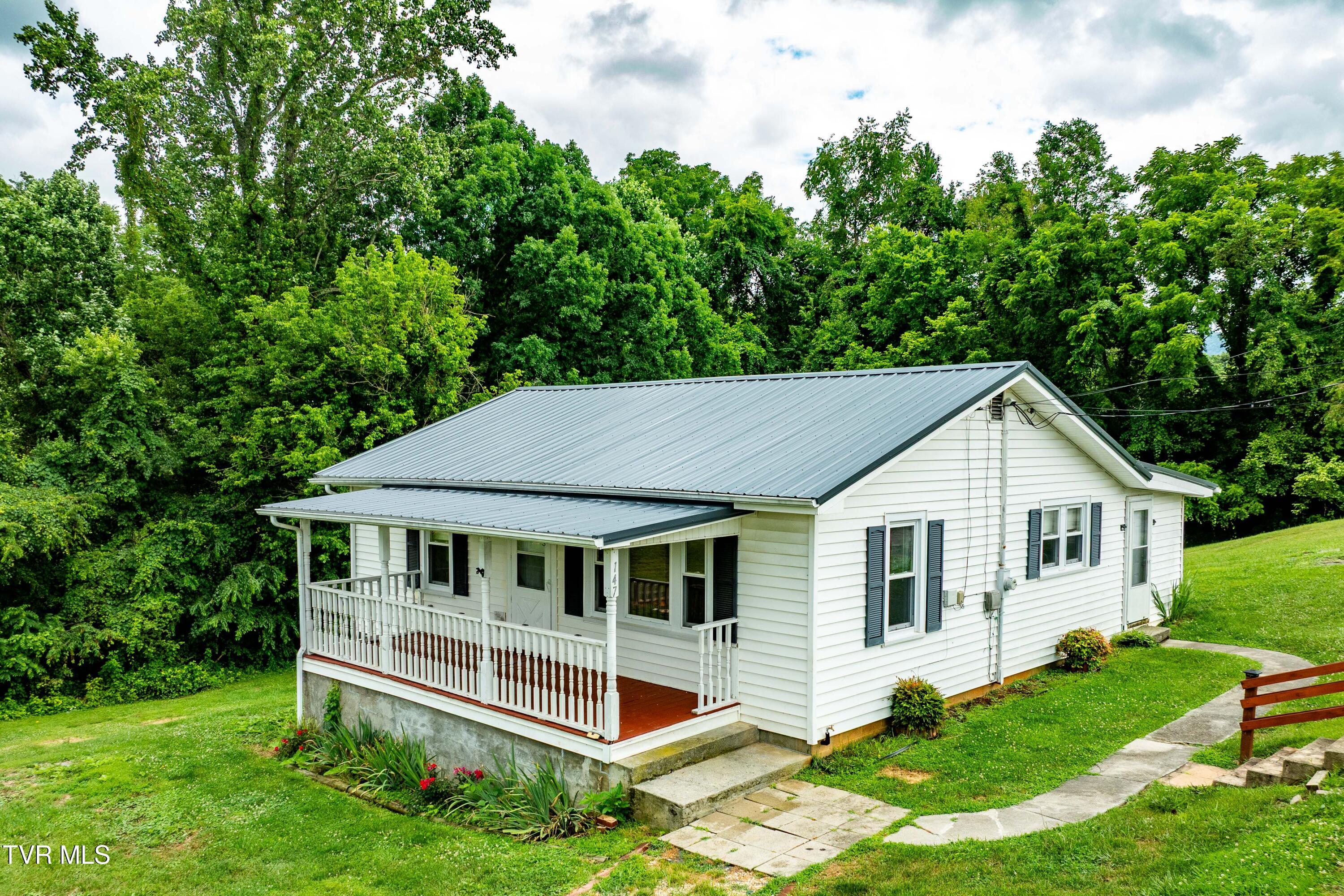147 Fox Road Johnson City, TN 37601 - Photo 2 of 59 147 Fox road (13 of 59)
