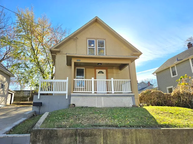 $245,000 | 328 Rosewood Avenue, Aurora, IL 60505