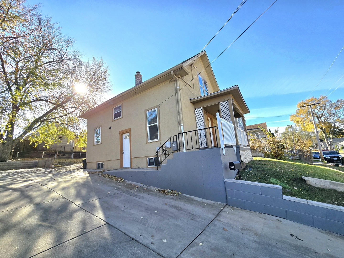 328 Rosewood Avenue Aurora, IL 60505 - Photo 3 of 24 a front view of a house with garden