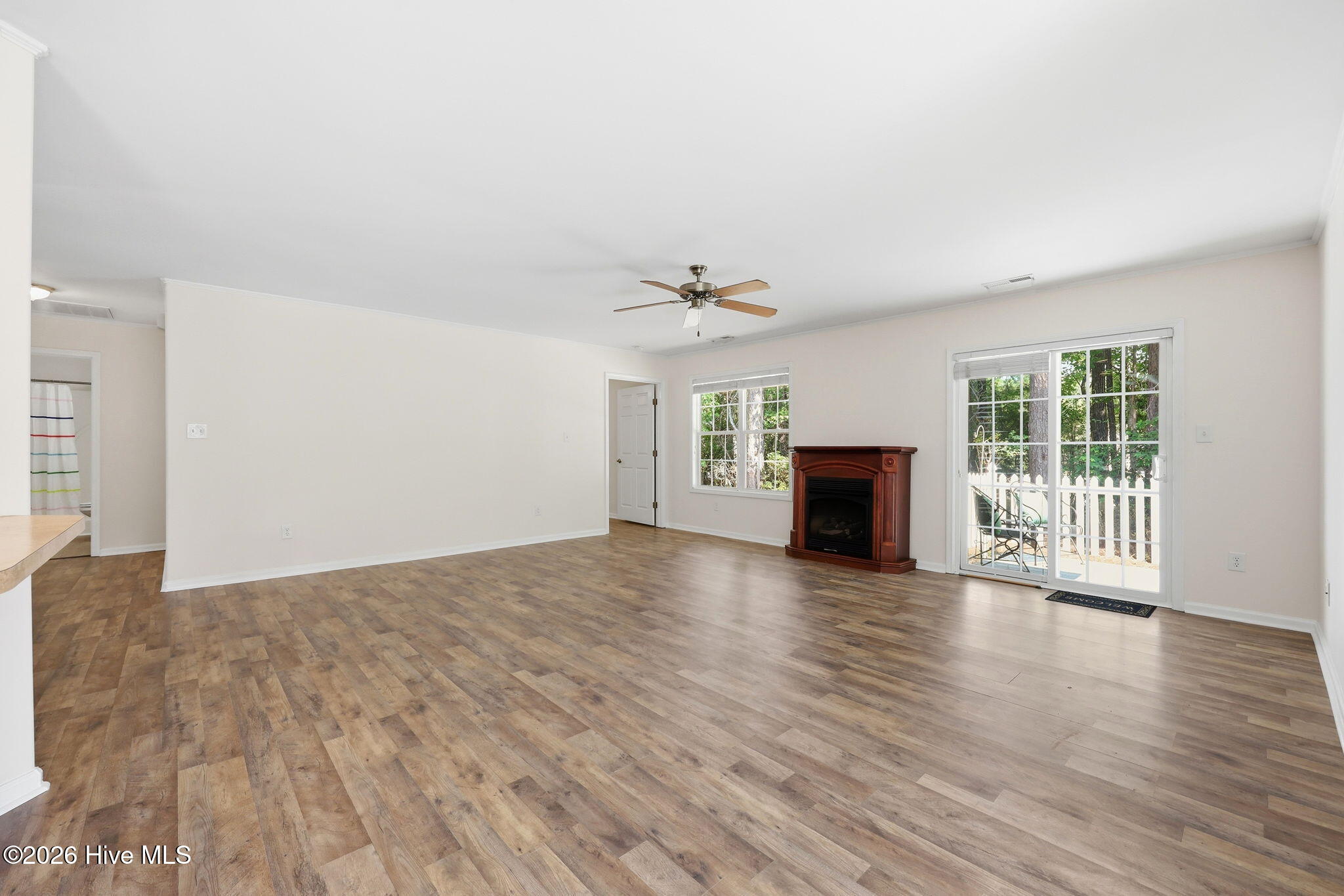 702 Hummingbird South Swansboro, NC 28584 - Photo 11 of 34 Living room