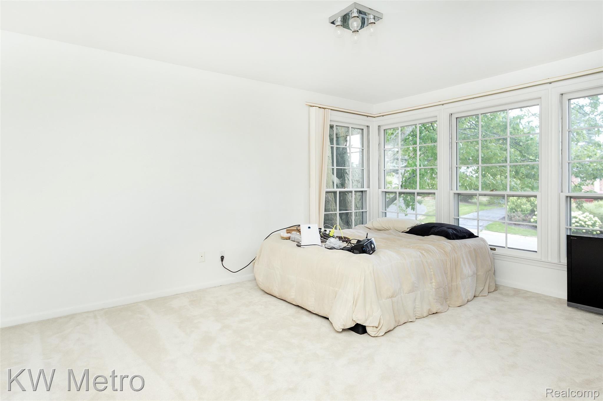 4733 Valleyview Drive South West Bloomfield, MI 48323 - Photo 27 of 39 Valleyview-27.jpg