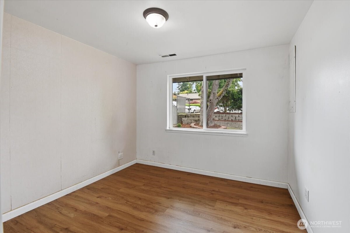 851 Pierce Avenue Northeast Renton, WA 98056 - Photo 16 of 36