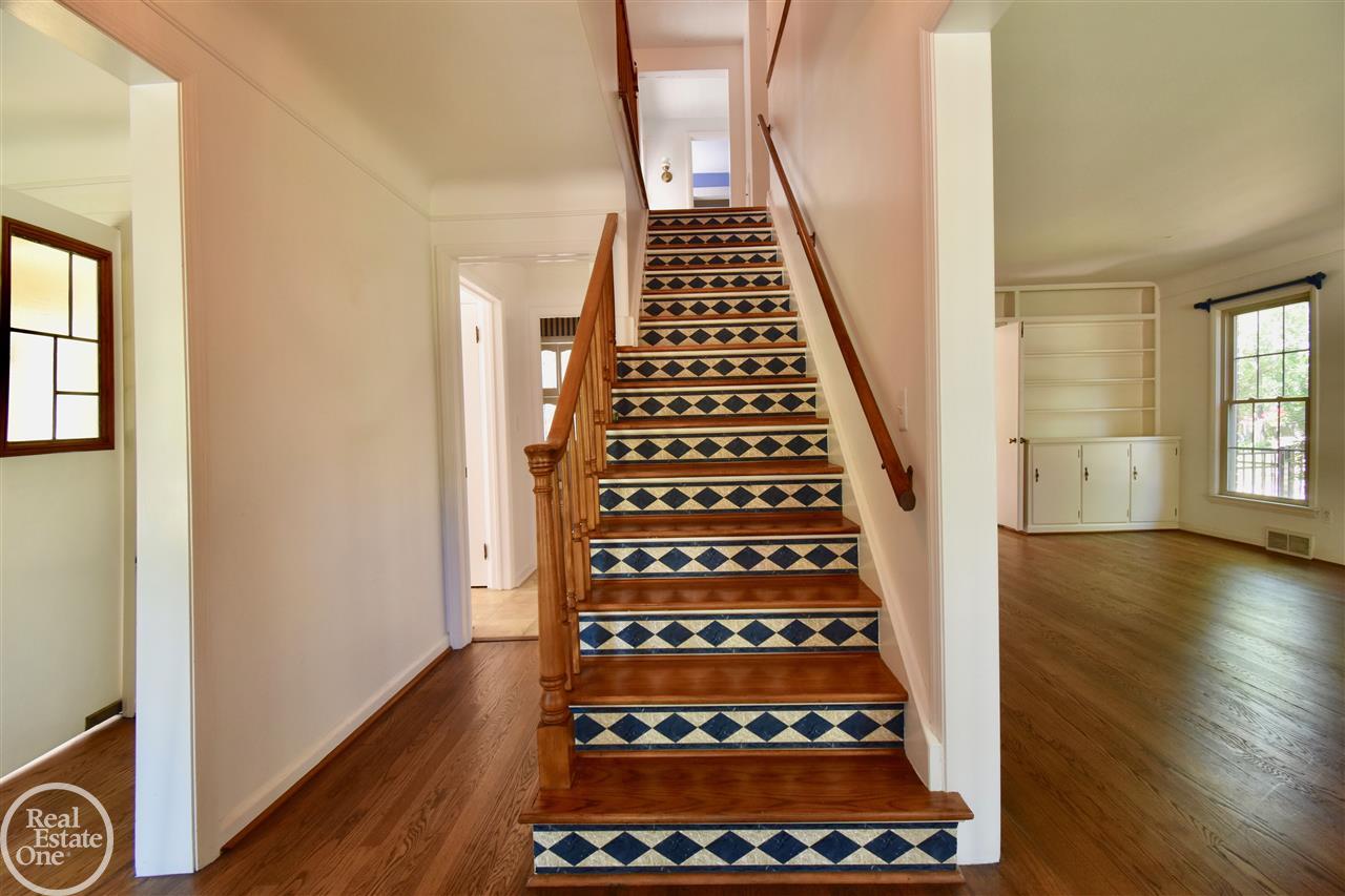 1699 Severn Road Grosse Pointe, MI 48236 - Photo 10 of 28 31384955-9.JPG