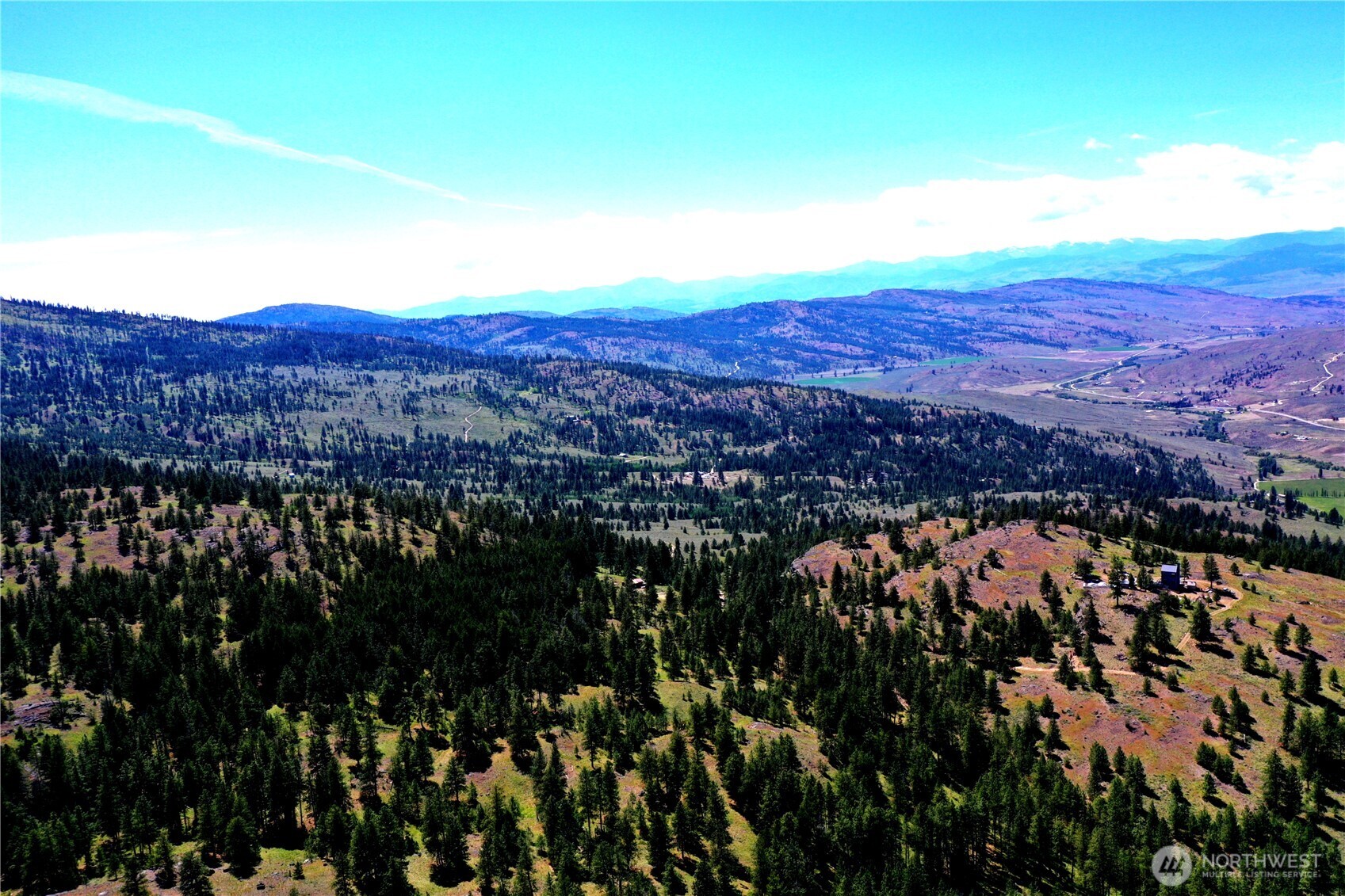 333 Patterson Creek Road Tonasket, WA 98855 - Photo 4 of 30 a view of city and mountain