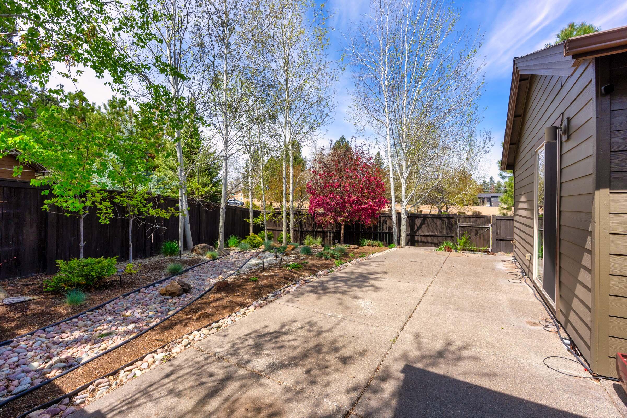 60275 Addie Triplett Loop Bend, OR 97702 - Photo 29 of 34 Backyard