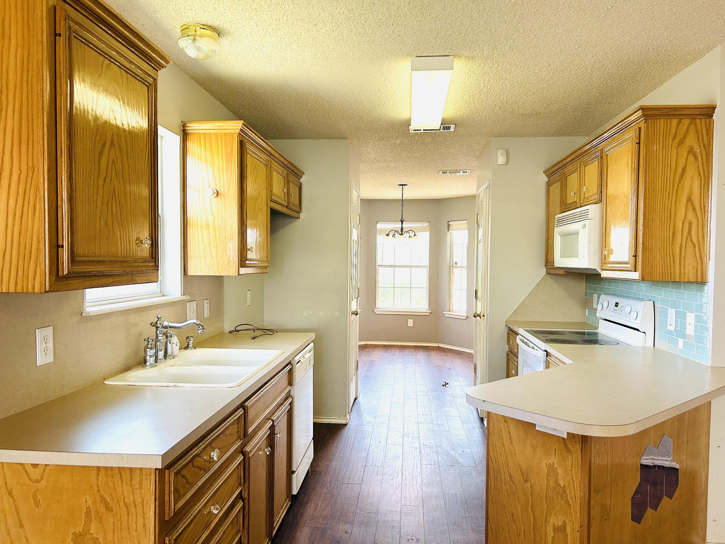 1440 77th Street Lubbock, TX 79423 - Photo 2 of 9 IMG_4679