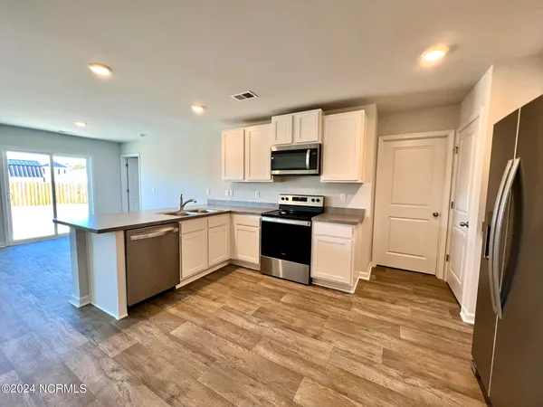 $1,950 | 8219 East Highcroft Drive Northeast, Leland, NC 28451