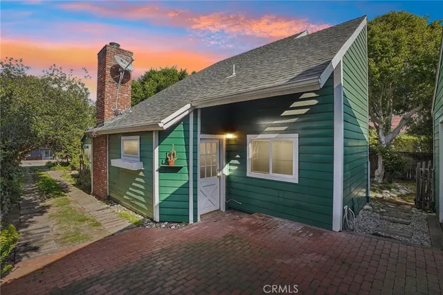 $2,800,000 | 1652 Voorhees Avenue, Manhattan Beach, CA 90266