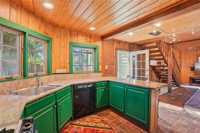 $2,800,000 | 1652 Voorhees Avenue, Manhattan Beach, CA 90266