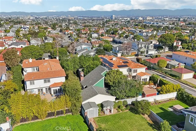 $2,800,000 | 1652 Voorhees Avenue, Manhattan Beach, CA 90266