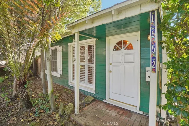 $2,800,000 | 1652 Voorhees Avenue, Manhattan Beach, CA 90266