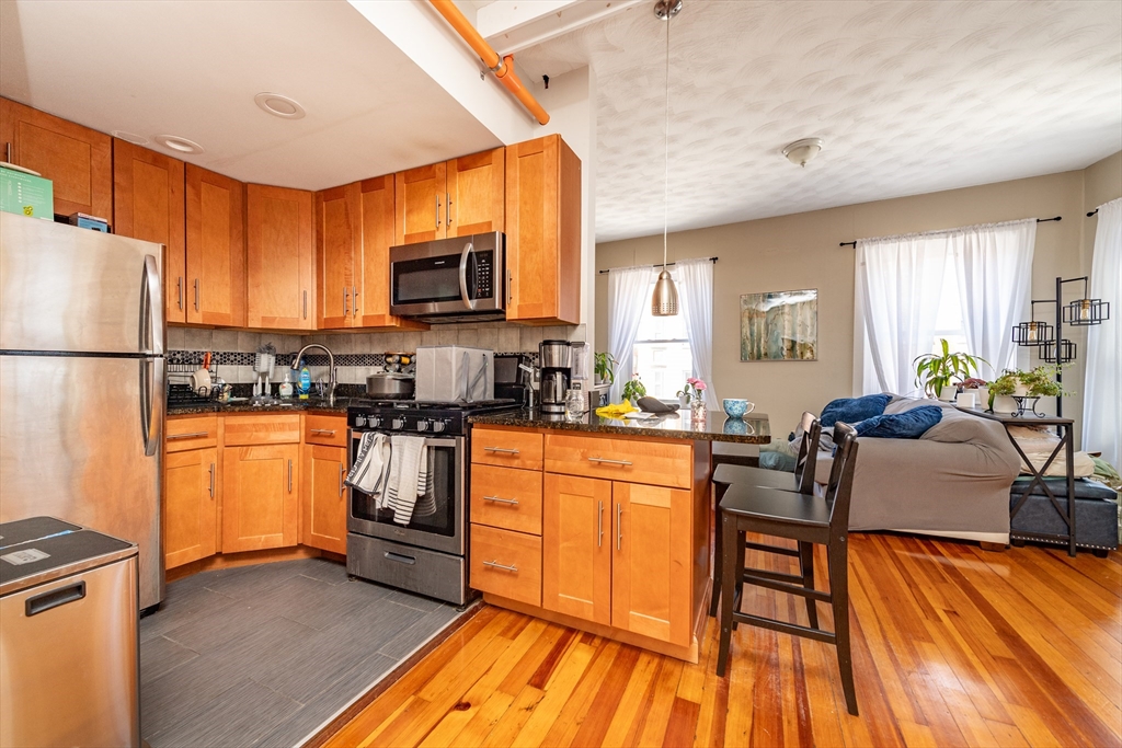 431-439 Hanover Street Boston, MA 02113 - Photo 4 of 6