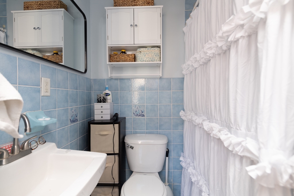 431-439 Hanover Street Boston, MA 02113 - Photo 5 of 6