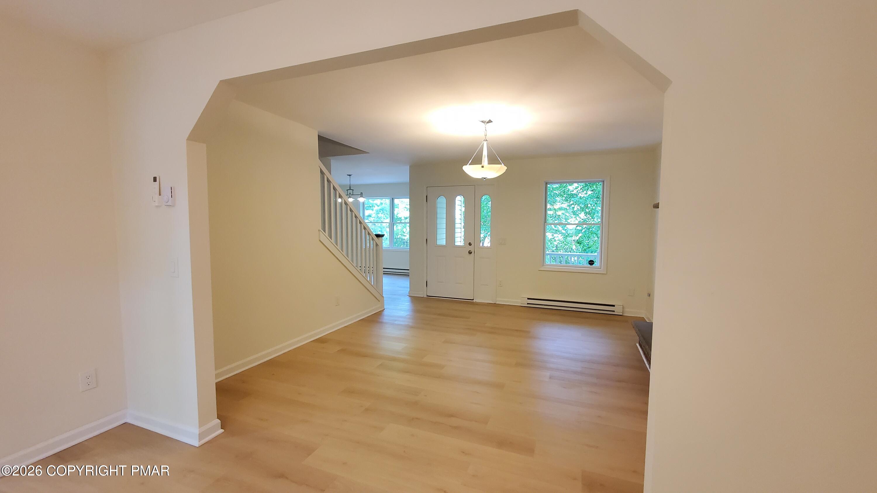 320 Canterbury Road Bushkill, PA 18324 - Photo 29 of 38 Livingroom