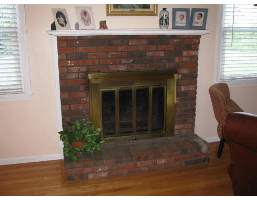 11 Pelczar Road Dracut, MA 01826 - Photo 9 of 23 Gallery Image 9