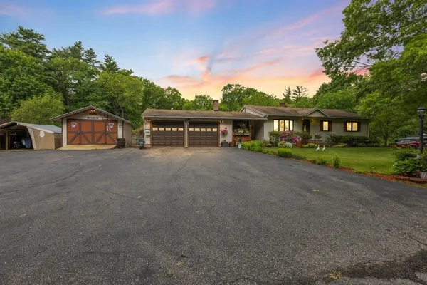 $850,000 | 42 Brown Hill Road, Hampstead, NH 03826