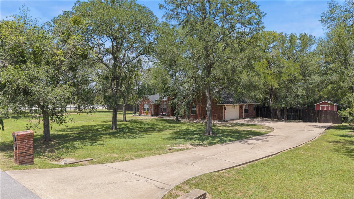 104 Spring Branch Bastrop, TX 78602 - Photo 35 of 39