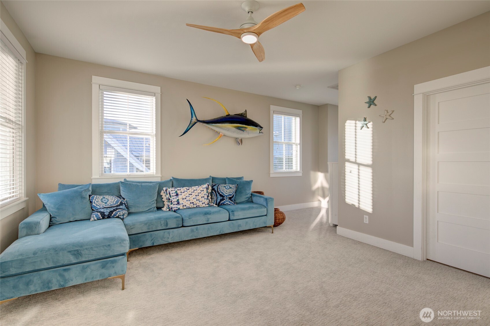 33 Fireside Lane Pacific Beach, WA 98571 - Photo 22 of 40 a living room with furniture and a window