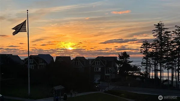 $1,838,000 | 33 Fireside Lane, Pacific Beach, WA 98571