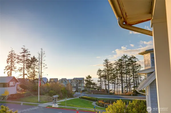 $1,838,000 | 33 Fireside Lane, Pacific Beach, WA 98571