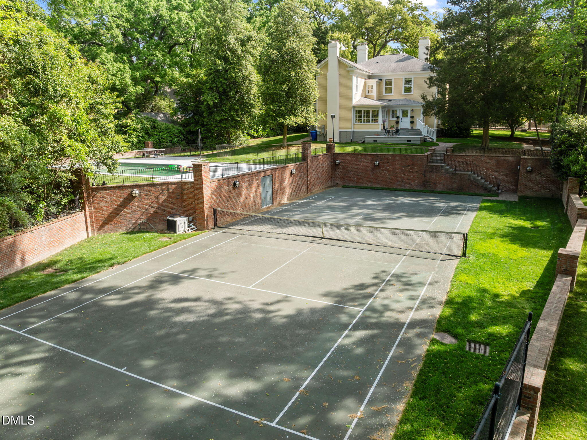 400 Ransom Street Chapel Hill, NC 27516 - Photo 13 of 67 a view of a house with a yard