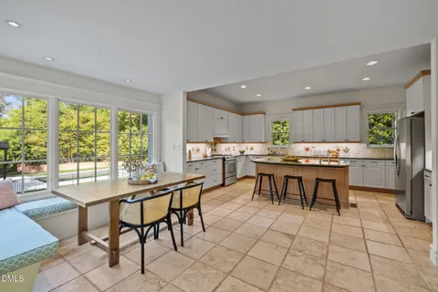 a view of entryway with bathroom