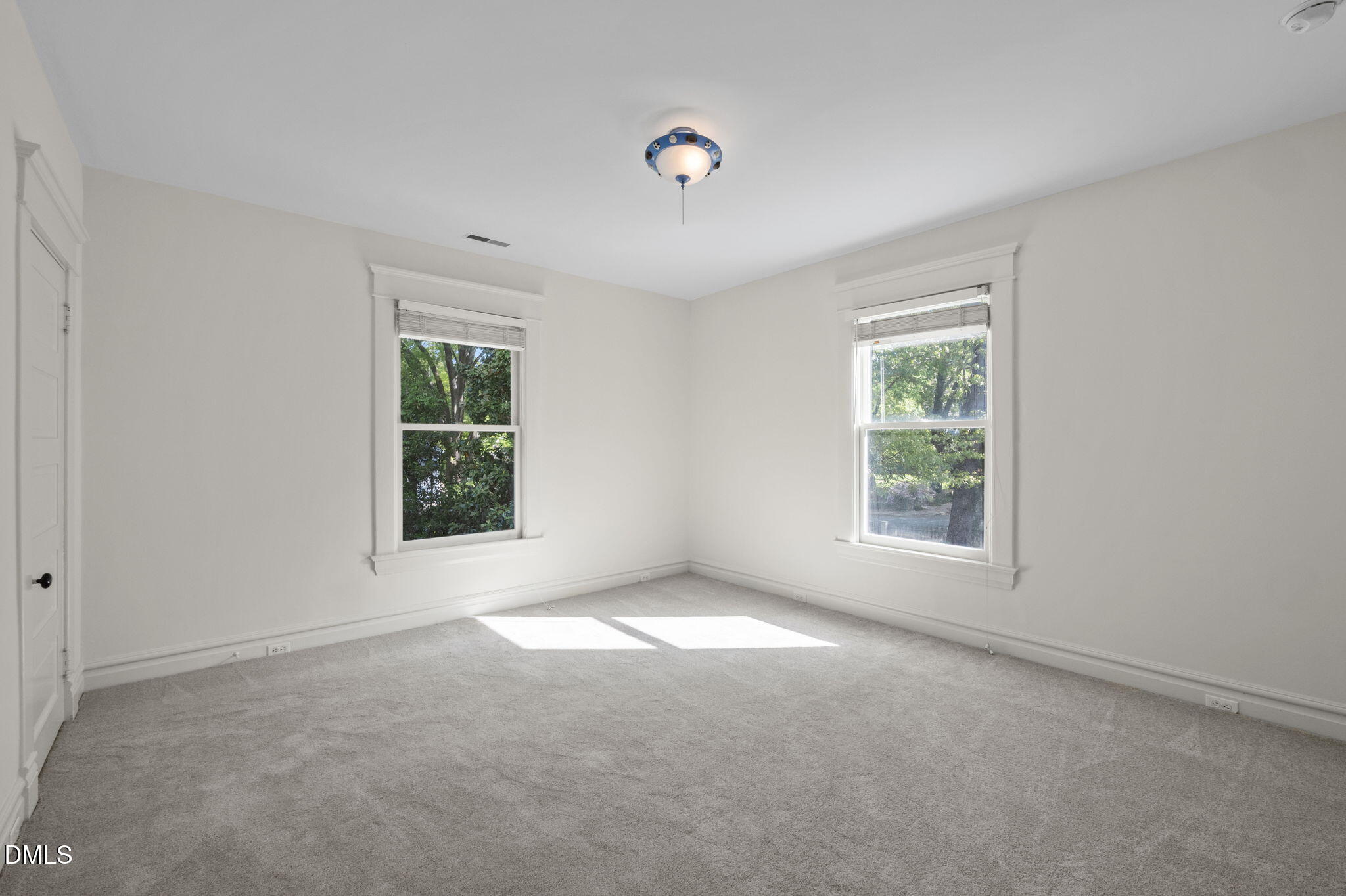 400 Ransom Street Chapel Hill, NC 27516 - Photo 45 of 67 an empty room with windows