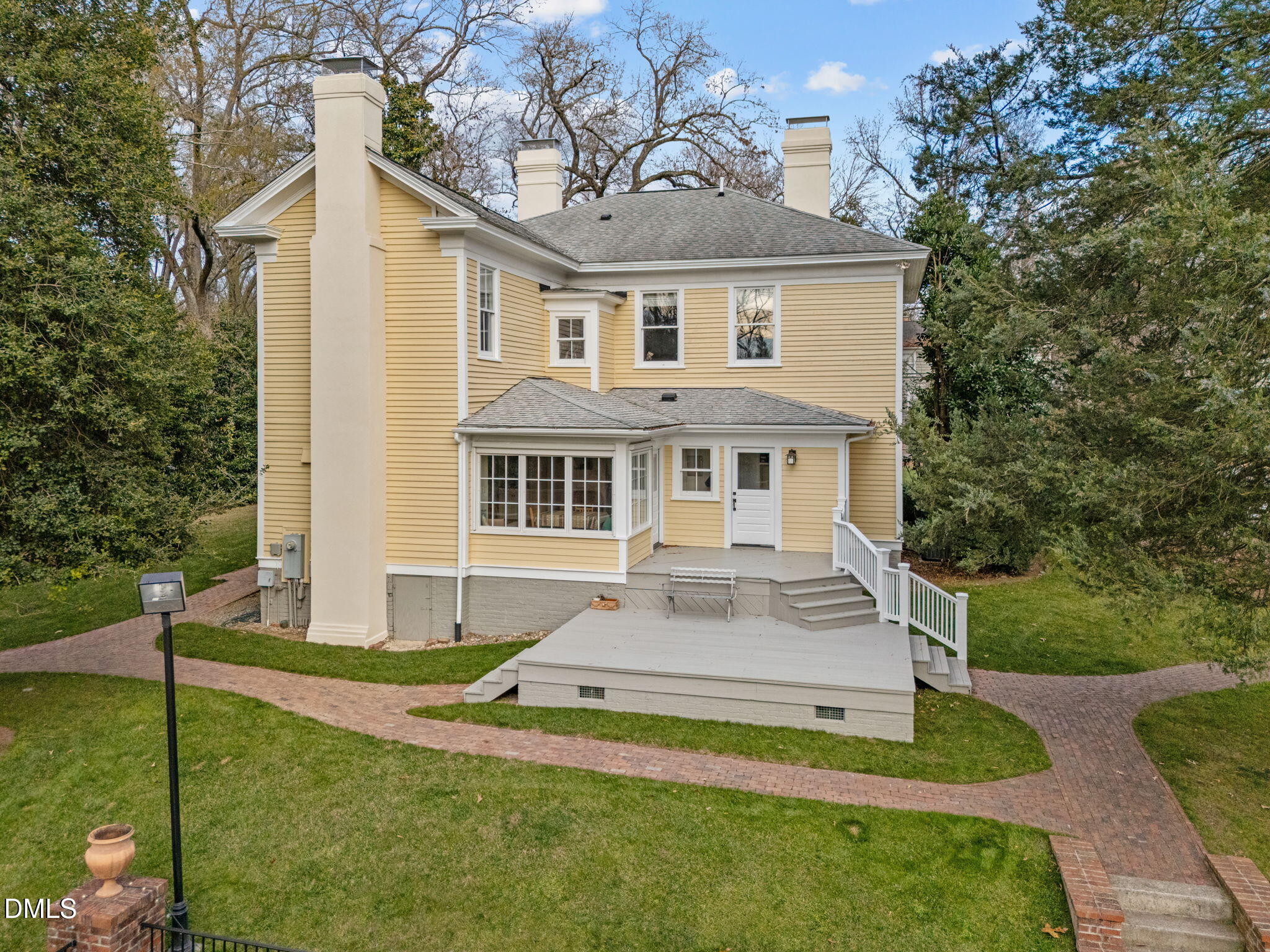 400 Ransom Street Chapel Hill, NC 27516 - Photo 4 of 12 4-web-or-mls-DJI_20251211041540_0026_D